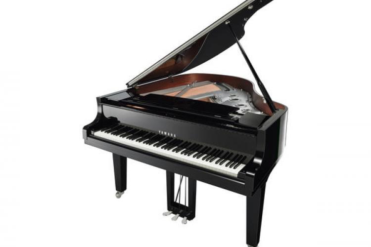 Premium Piano CF6